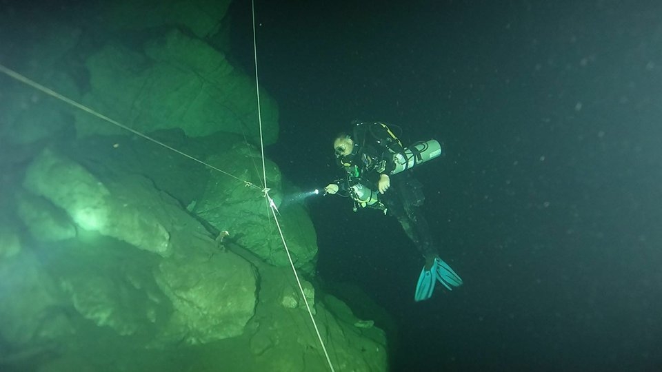 Cave diving thailand
