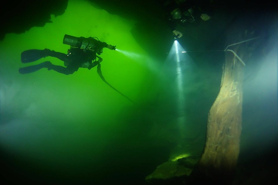Davy Jones Locker dive the song hong cave system